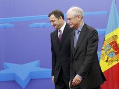 Moldavský premiér Vlad Filat s prezidentem Evropské unie Hermanem van Rompuyem.