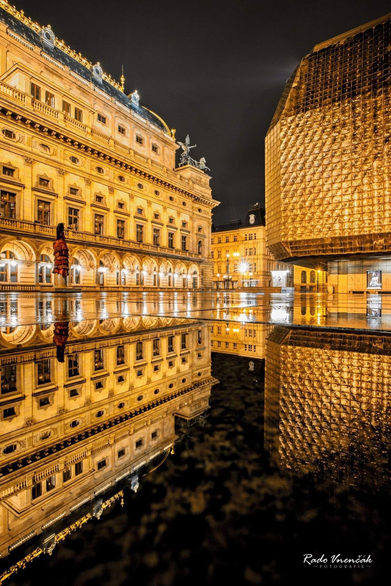 Radoslav Vnenčák: Praha v zrcadle