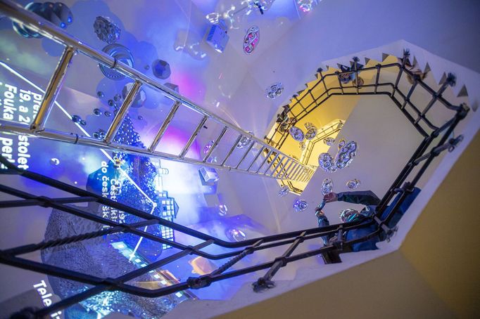 Skleněný žebřík v libereckém Severočeském muzeu.