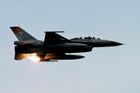 Nálety F-16 a zátahy v Istanbulu. Turci udeřili na islamisty