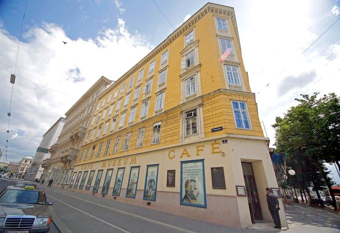 Café Museum - tradiční vídeňská kavárna v prvním vídeňském obvodu Innere Stadt. Kavárna byla otevřena v roce 1899. Původní interiér navrhl  architekt Adolf Loos.