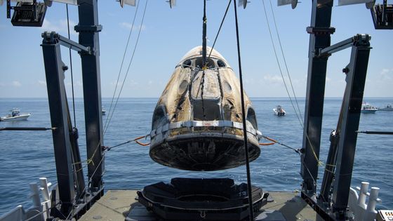 Snímky z úspěšné mise Crew Dragon: Tenhle pohled se astronautům naskytl po přistání