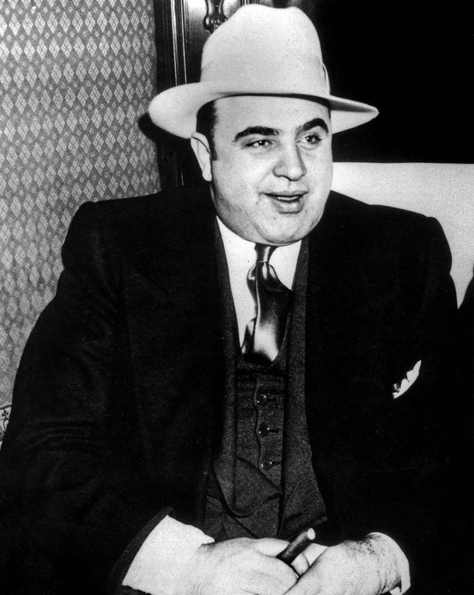 10 Titulek: Al Capone Popis: Al Capone (1899-1947) gangster americain, grande figure de la mafia a Chicago a l'epoque de la prohibition ici vers 1927 (Le 17 octobre 1931 il sera condamne a 11 ans de prison pour evasion fiscale.)--- Al Capone (1899-1947) american gangster, mafioso in Chicago at time of prohibition here c. 1927