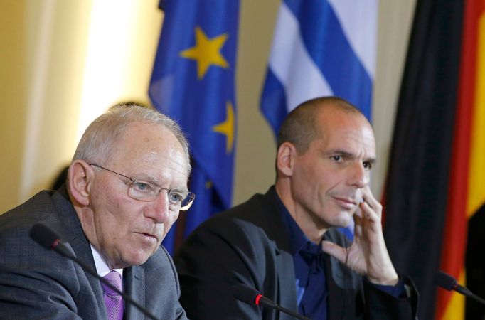 Německý ministr financí Wolfgang Schäuble s řeckým poslancem Janisem Varufakisem