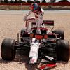 Havarovaná Alfa Romeo Kimiho Räikkönena v GP Portugalska F1 2021