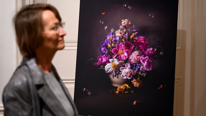 Na snímku z veletrhu je dílo Květiny a bubliny od Tomáše Kubíka, kterého zastupuje pražská Knupp Gallery.