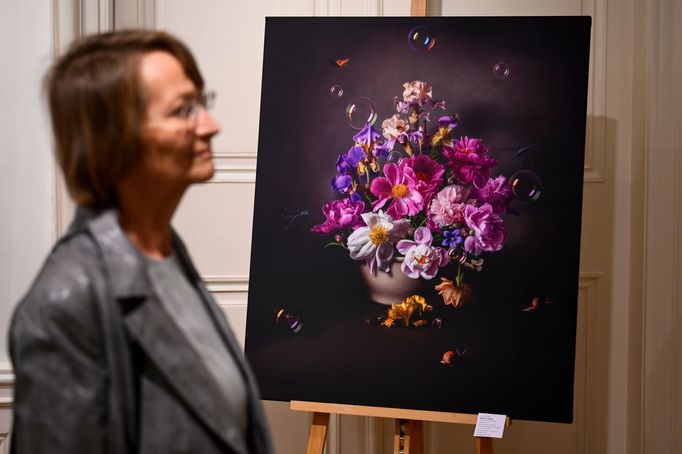 Na snímku z veletrhu je dílo Květiny a bubliny od Tomáše Kubíka, kterého zastupuje pražská Knupp Gallery.
