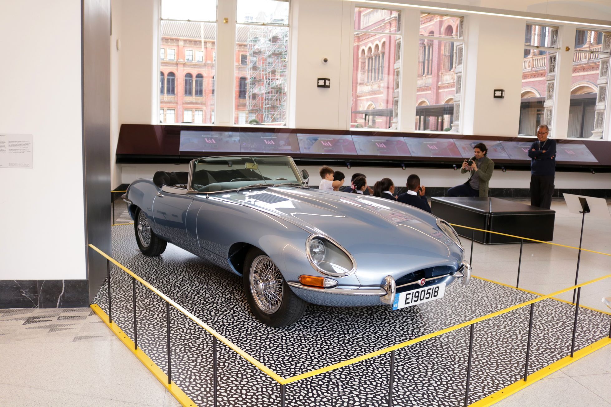 Výstava Cars Londýn V&A Museum 2019