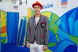 Moderní pětibojař Jan Kuf si jako první ze 105 českých olympioniků převzal kolekci oblečení pro srpnové hry v Riu de Janeiro.