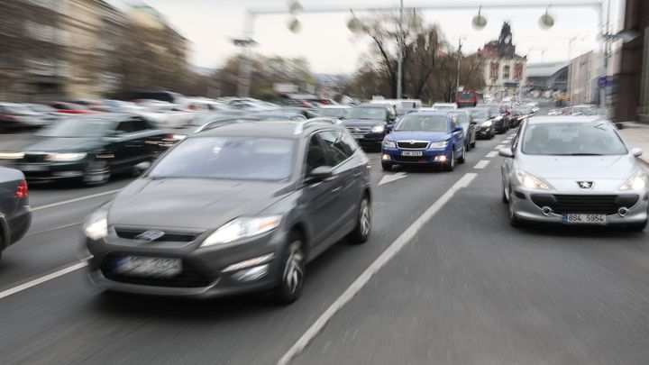 Češi vyjednali dohodu. Auta se spalovacími motory se za 13 let přestanou v EU vyrábět; Zdroj foto: Jakub Plíhal