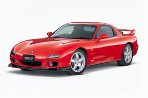 Rotačním motorem je dodnes unikátní. Mazda RX-7 slaví čtyřicet let, inspirovala se i u Porsche