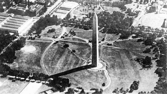 Dominanta Washingtonu je vysoká jako tři petřínské rozhledny. Panuje kolem ní mýtus