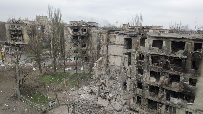 Záběr z přístavního města Mariupol na Ukrajině, které čelí obklíčení a ničivému bombardování ruských invazních sil. 18. 4. 2022