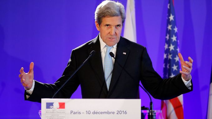John Kerry v Paříži.