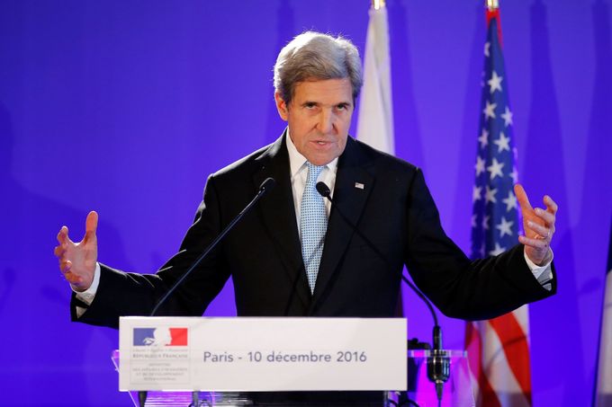 John Kerry v Paříži.