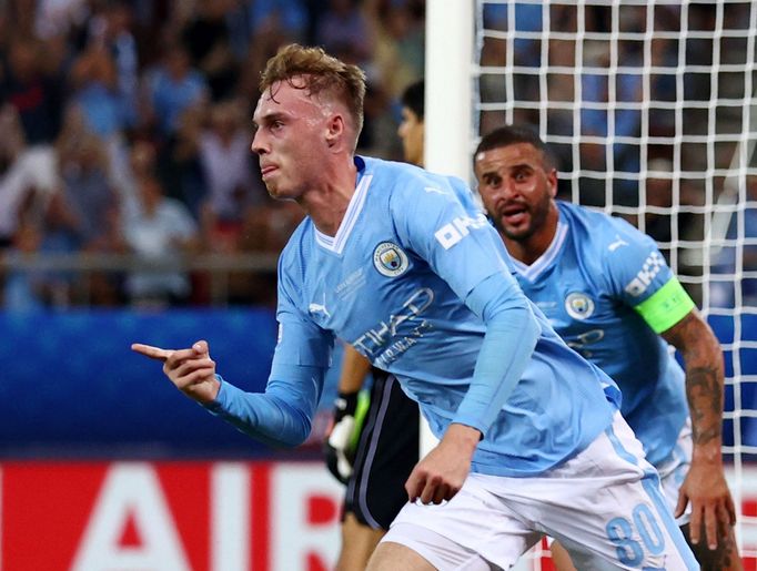 Cole Palmer slaví gól Manchesteru City v evropském Superpoháru proti Seville