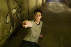 Harry Potter zvedne hůlku o dva dny dřív