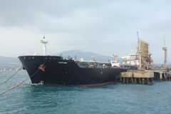 Venezuela s obřími zásobami ropy dováží palivo z Íránu. Údajně platí "krvavým zlatem"