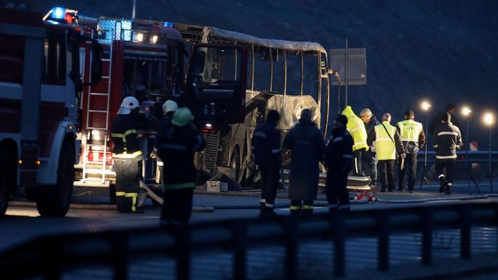 Severomakedonský autobus vzplál na dálnici v Bulharsku, zemřelo nejméně 46 lidí; Zdroj foto: Reuters