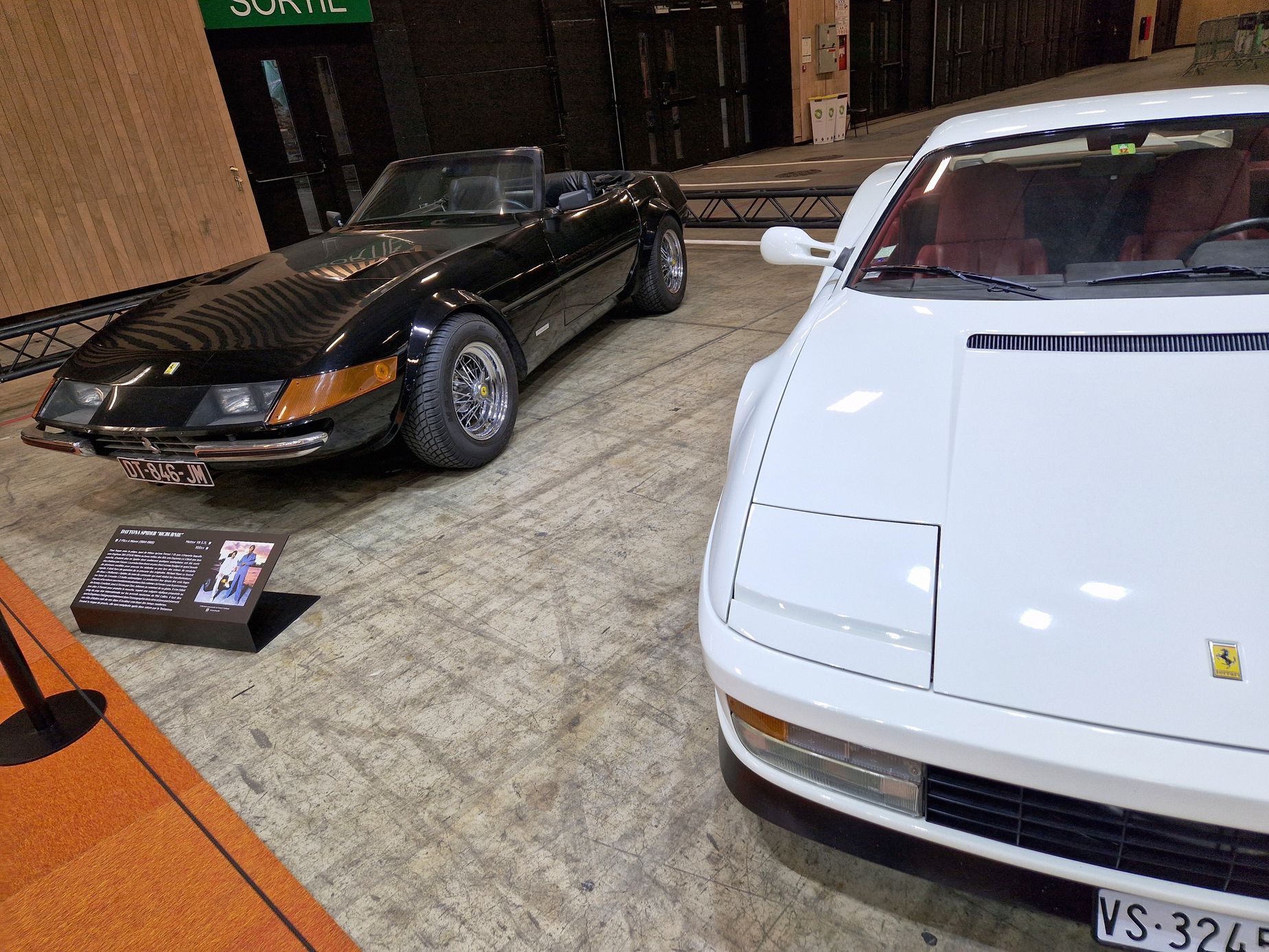 historická a filmová auta autosalon Paříž