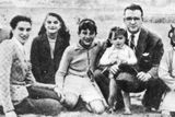 Ernesto "Che" Guevara na rodinném snímku z roku 1941. Měl celkem čtyři mladší sourozence.