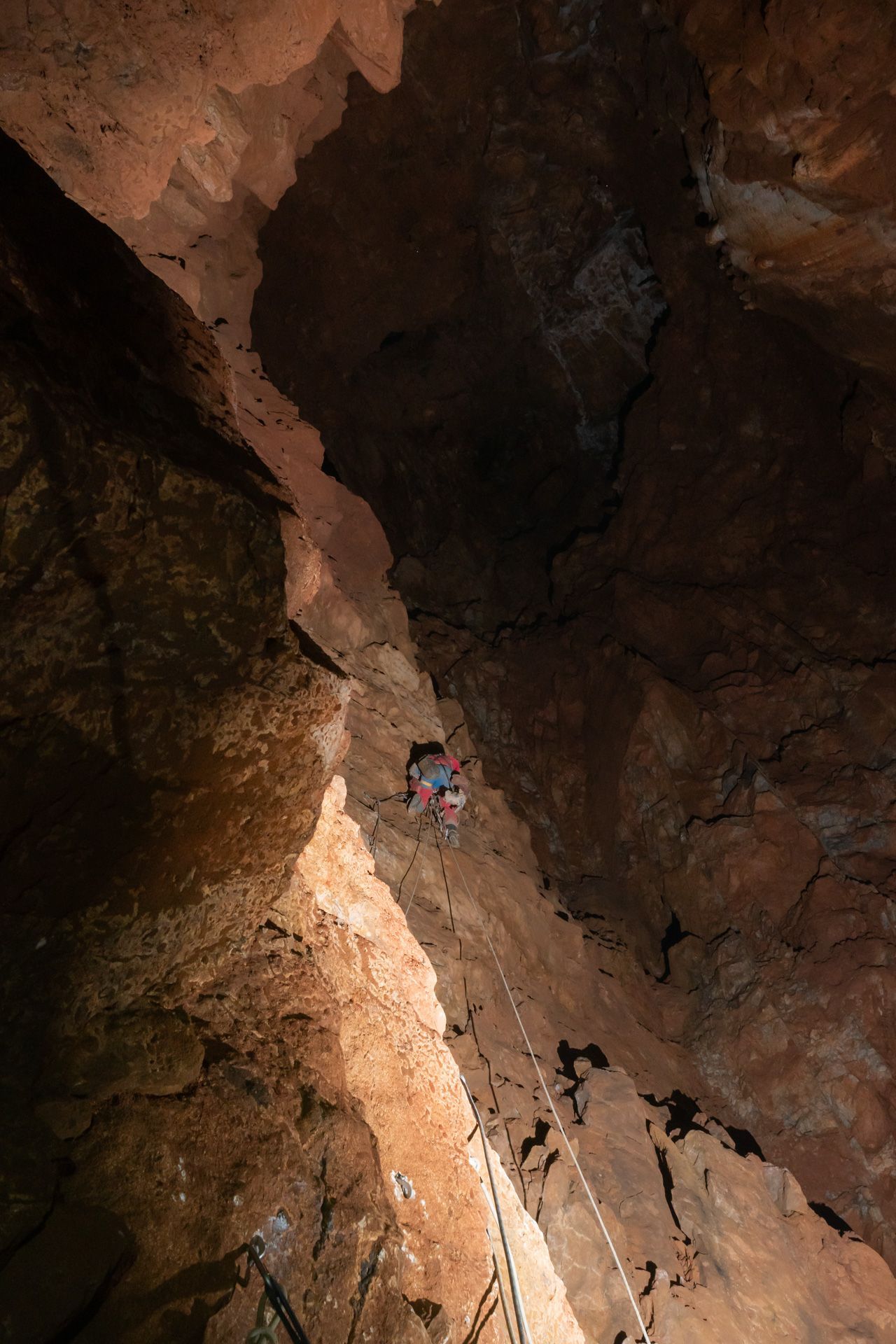 Petr Šimon Janíček: čeští speleologové zkoumají slovinskou jeskyni Kačna jama
