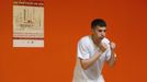 Unemployed Belgian Mohamed Sammar takes part in a "Fit for a job" boxing class in Brussels July 1, 2013. Sammar, 27, has been looking for a job in the construction sector for 2 years. "Fit for a job" is the initiative of former Belgian boxing champion Bea Diallo, whose goal was to restore the confidence of unemployed people and help them find a job through their participation in sports. Picture taken July 1, 2013. REUTERS/Francois Lenoir (BELGIUM - Tags: SPORT BOXING SOCIETY BUSINESS EMPLOYMENT) Published: Čec. 5, 2013, 4:28 odp.