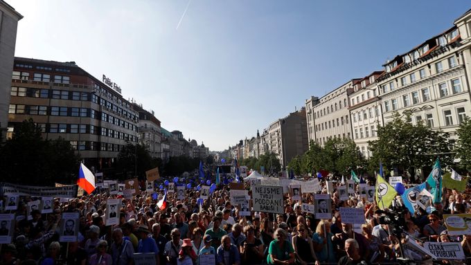 Demonstrace proti premiéru Andreji Babišovi na Václavském náměstí, 5. červen 2018.