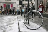 Jízda na kole se v tomhle počasí v Londýně mění na adrenalinový sport