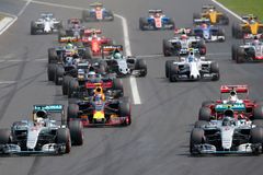 Formule 1 živě: Hamilton udržel na Hungaroringu vedení až do cíle, Rosberg dojel druhý