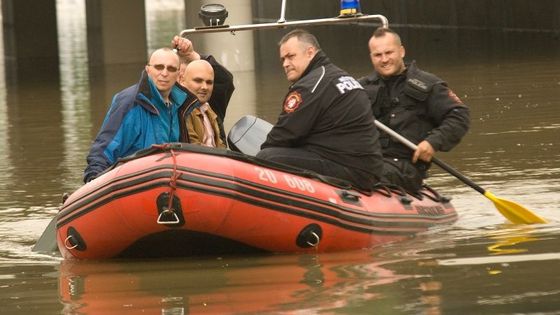 Labe se přelilo přes hráz a zatopilo čtvrť v Ústí