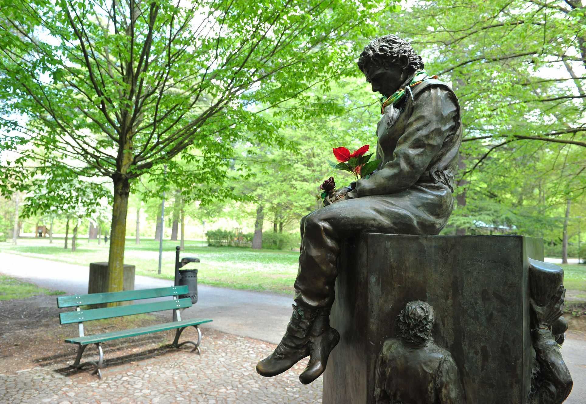 Socha Ayrtona Senny v Imole