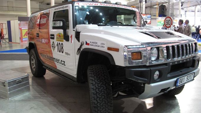 Hummer byl letos k vidění pouze na stánku Dakar teamu. Vlastní stánek značka neměla.