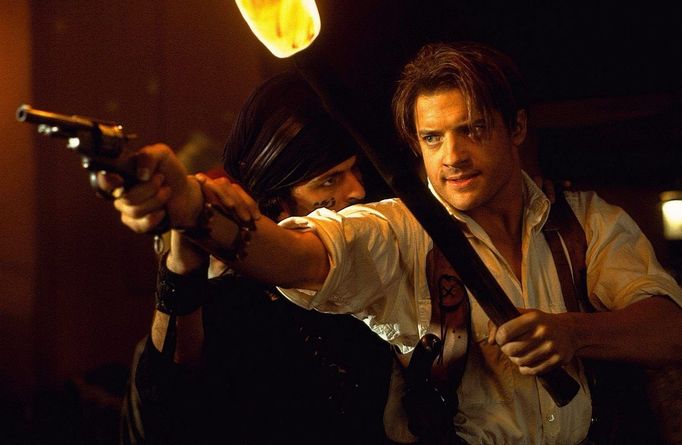 Brendan Fraser jako dobrodruh Rick ve snímku Mumie (1999).