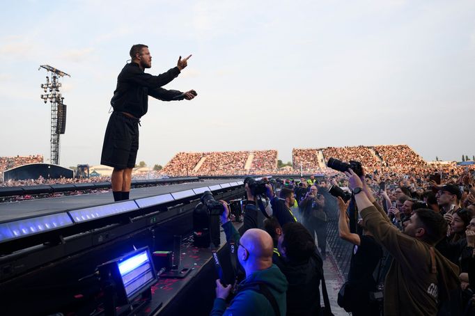 Americká kapela Imagine Dragons se svým frontmanem Danem Reynoldsem vystoupila v pražských Letňanech.