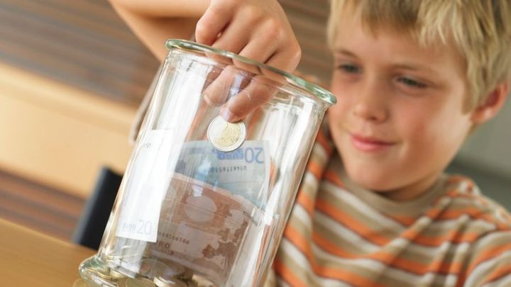 Kapesné nebude vyšší a někde nebude vůbec, ukázal průzkum. Rodiče potřebují šetřit; Zdroj foto: Isifa/Thinkstock