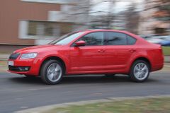 Naložená vs. prázdná Octavia s litrovým motorem. Test prokázal velký rozdíl ve spotřebě i dynamice