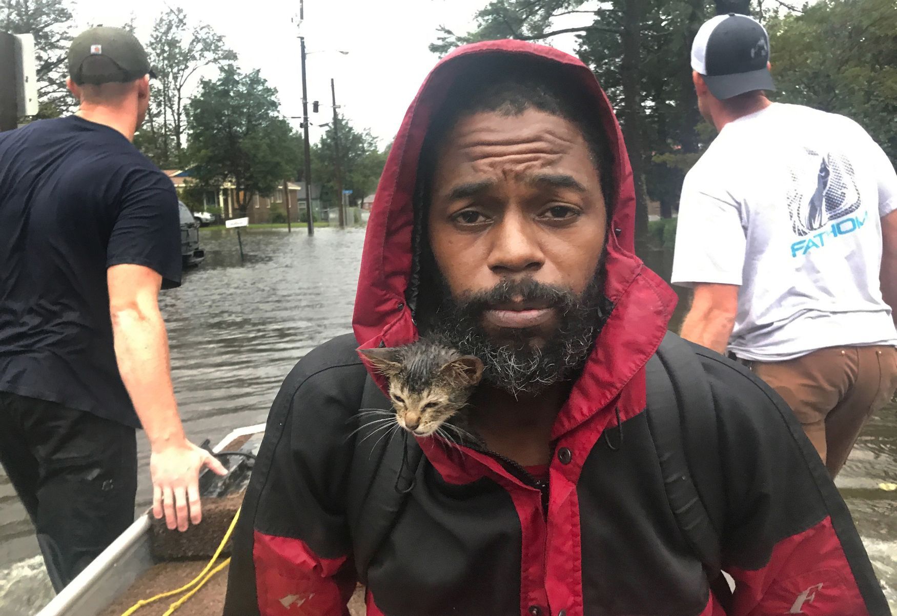 Muž a kočka, hurikán Florence