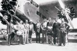 V roce 1930 vstoupily ČSA do mezinárodní dopravy, když 1. července uskutečnily první mezinárodní let letadlem Ford 5AT na lince Praha - Záhřeb. Americké letadlo Ford 5-AT (na snímku) v ČSA napsalo krátkou a smutnou historii. Aerolinky ho zakoupily v roce 1929, v roce 1930 se stroj zřítil u Jihlavy. Zahynulo 10 z 11 členů posádky.