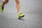 Čínský maratonec izolovaný kvůli koronaviru naběhal 50 kilometrů v obývacím pokoji