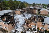 Účet havárie: šest zničených domů ve městě Virginia Beach a nejméně sedm zraněných.