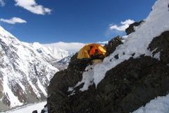 Sněžení zastavilo Čechy na K2