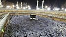 Muslim pilgrims circle the Kaaba and pray at the Grand mosque during the annual haj pilgrimage in the holy city of Mecca October 23, 2012, ahead of Eid al-Adha which marks the end of haj. On October 25, the day of Arafat, millions of Muslim pilgrims will stand in prayer on Mount Arafat near Mecca at the peak of the annual pilgrimage. REUTERS/Amr Abdallah Dalsh (SAUDI ARABIA - Tags: RELIGION) Published: Říj. 24, 2012, 1:01 dop.