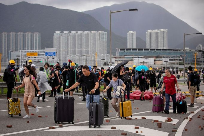 Snímky z loňských protestů v Hongkongu přinesly fotoreportérovi agentury Reuters prestižní Pulitzerovu cenu. 4. 5. 2020