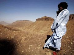 Pustá krajina v Mauretánii. V odlehlých místech žijí berberské kmeny, pro které jsou otroci už po staletí samozřejmostí