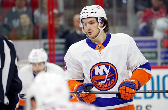 Mathew Barzal v dresu Islanders.