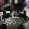 Česká mincovna razí zlatou kilogramovou medaili