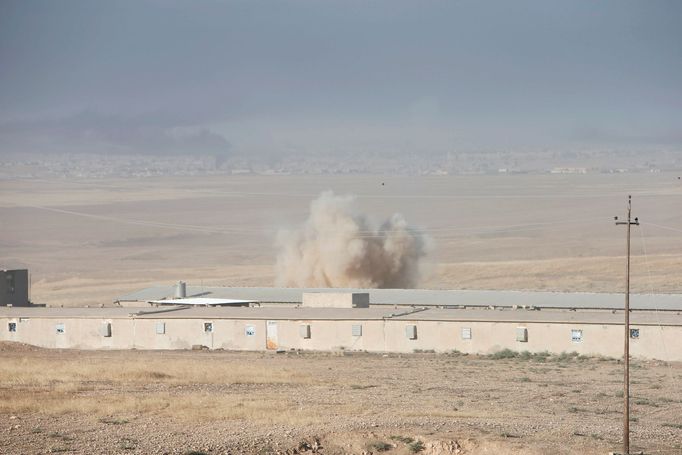 Kurdské oddíly pešmergů na začátku ofenzivy proti iráckému Mosulu, který je v držení teroristické organizace Islámský stát.