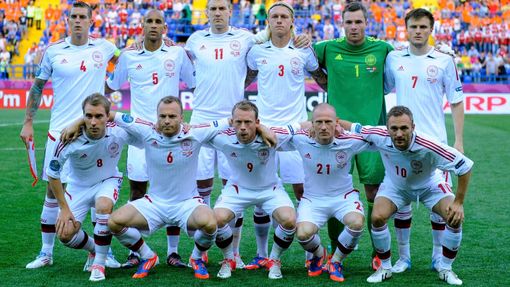 Fotbalisté Dánska před utkáním Nizozemska s Dánskem v základní skupině B na Euru 2012.
