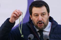 Takové děsy nezvažujeme, řekl italský ministr vnitra o rodičovství homosexuálů